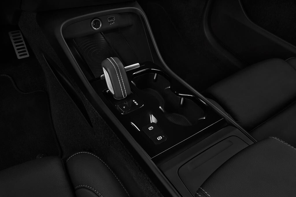 Volvo XC40 (Baujahr 2018) R-Design 5 Türen Schalthebel
