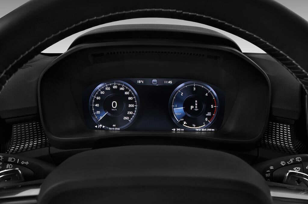 Volvo XC40 (Baujahr 2018) R-Design 5 Türen Tacho und Fahrerinstrumente