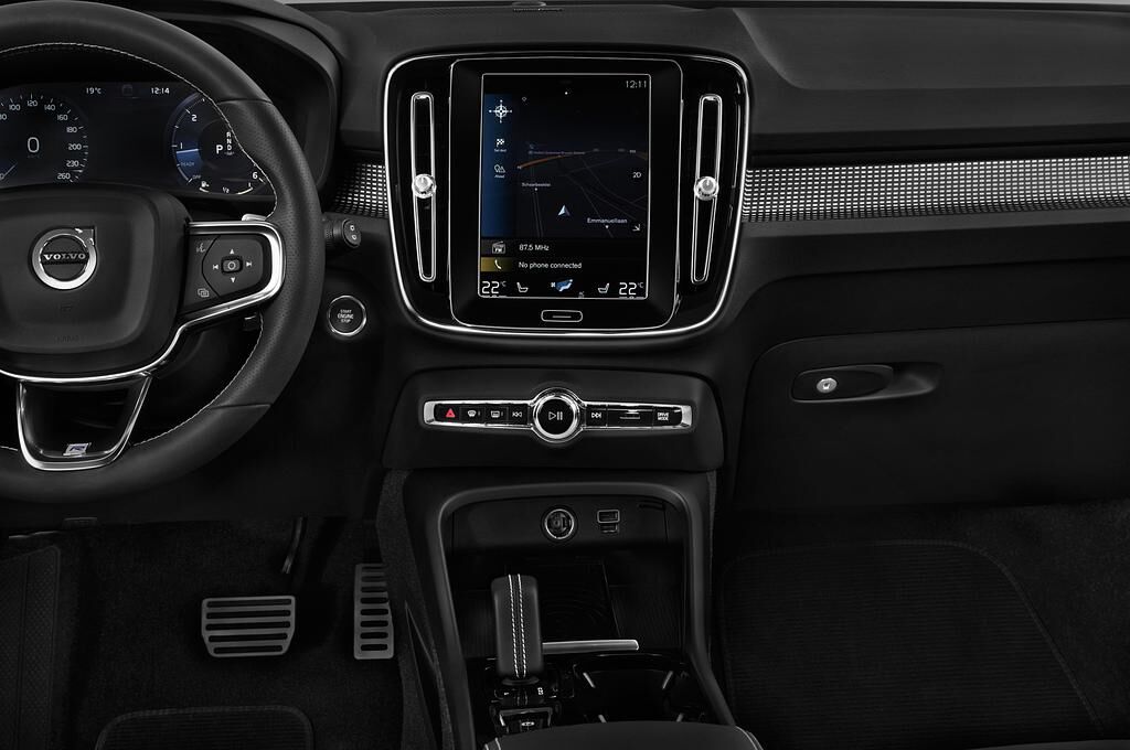Volvo XC40 (Baujahr 2018) R-Design 5 Türen Mittelkonsole