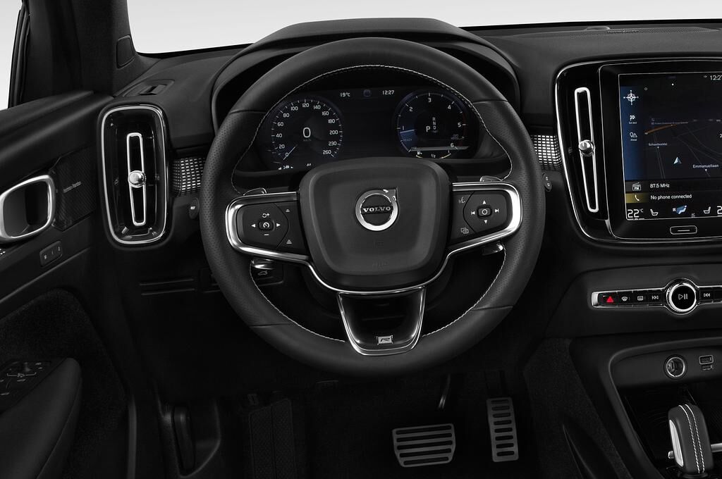 Volvo XC40 (Baujahr 2018) R-Design 5 Türen Lenkrad