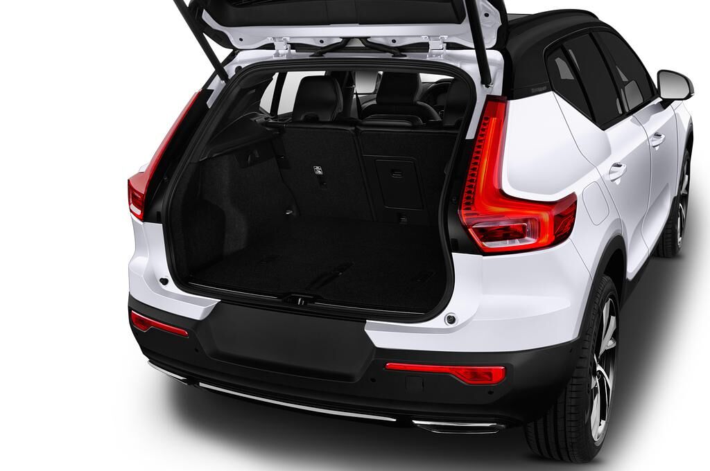Volvo XC40 (Baujahr 2018) R-Design 5 Türen Kofferraum