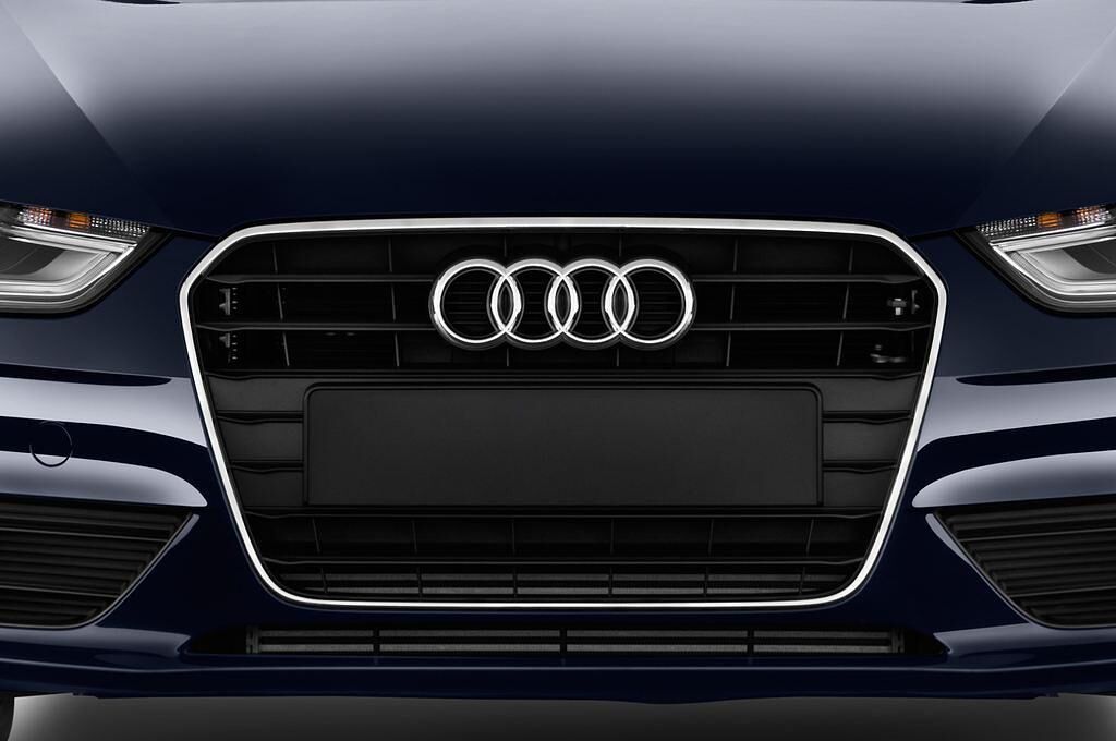 Audi A3 (Baujahr 2014) Attraction 4 Türen Kühlergrill und Scheinwerfer