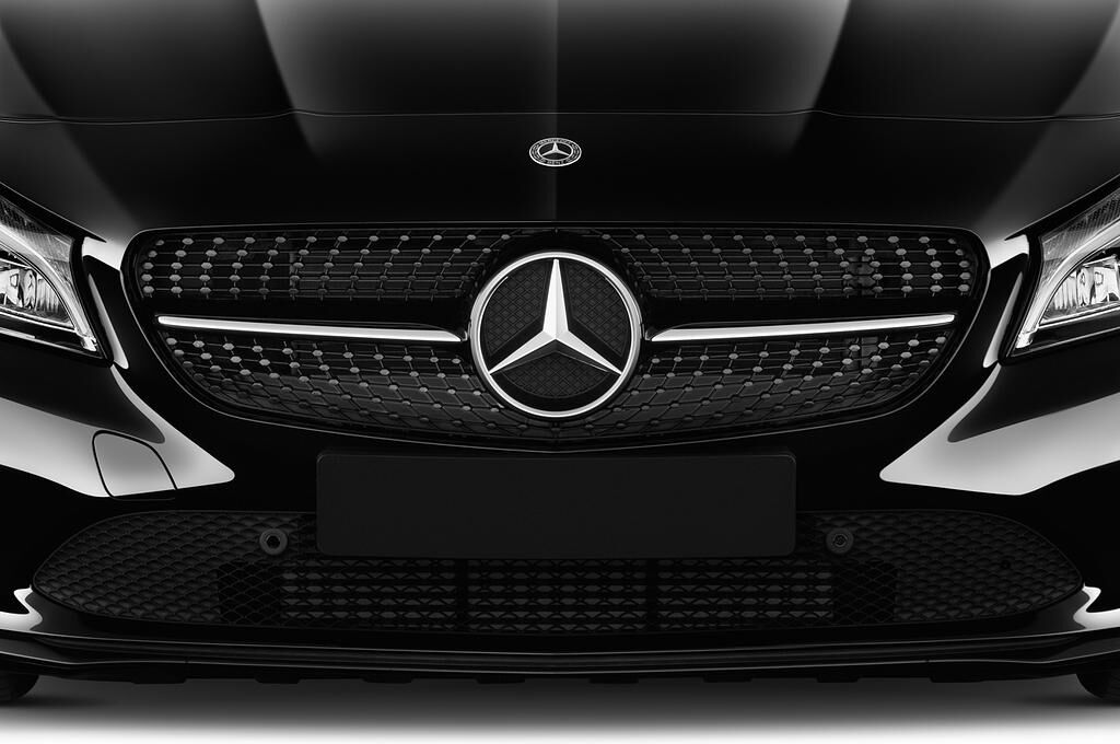 Mercedes CLA Coupe (Baujahr 2018) Urban 4 Türen Kühlergrill und Scheinwerfer