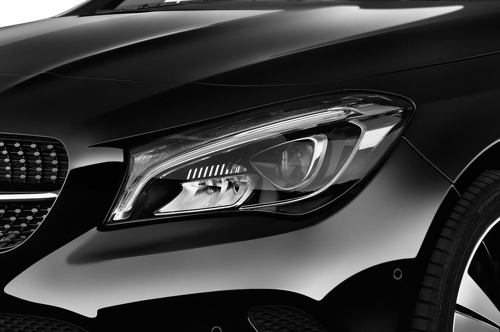 Mercedes CLA Coupe (Baujahr 2018) Urban 4 Türen Scheinwerfer
