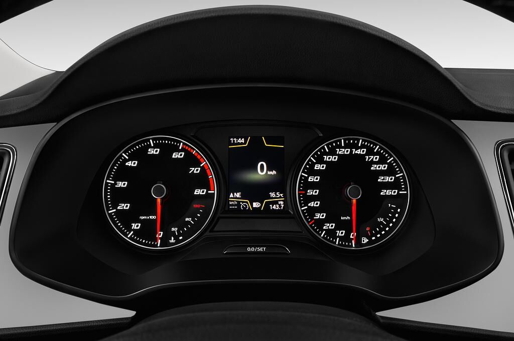 SEAT Leon (Baujahr 2018) Xcellence 5 Türen Tacho und Fahrerinstrumente
