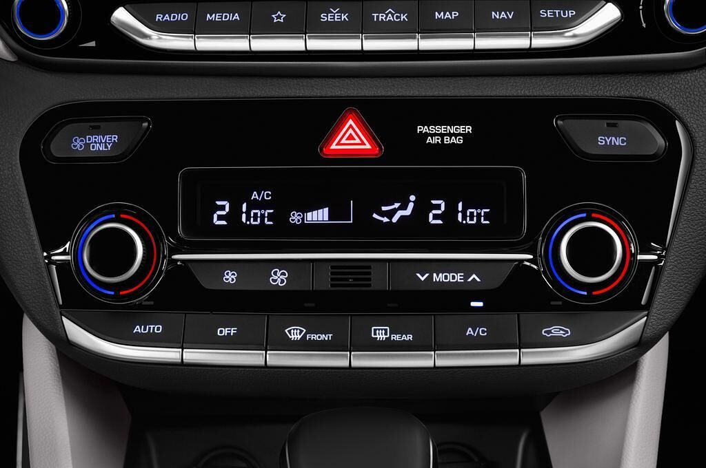 Hyundai IONIQ plug-in Hybrid (Baujahr 2017) Premium 5 Türen Temperatur und Klimaanlage