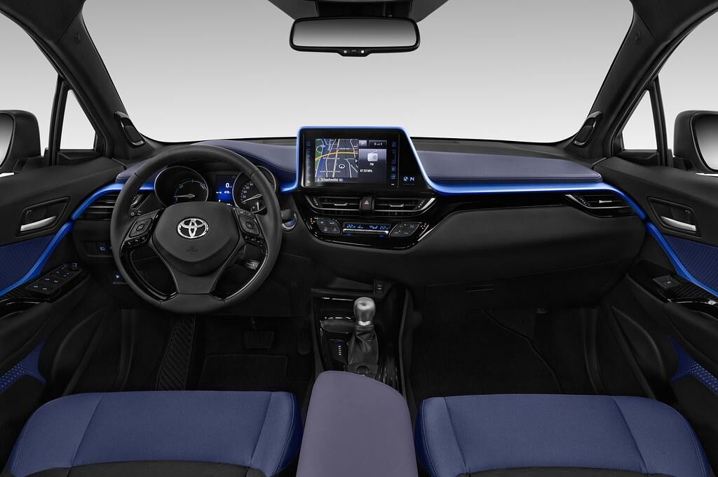 Toyota C-HR (Baujahr 2018) Selection 5 Türen Cockpit und Innenraum