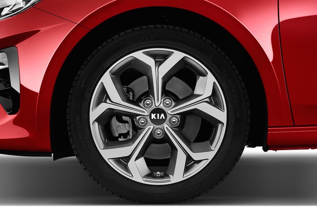 KIA Ceed (Baujahr 2019) Spirit 5 Türen Reifen und Felge