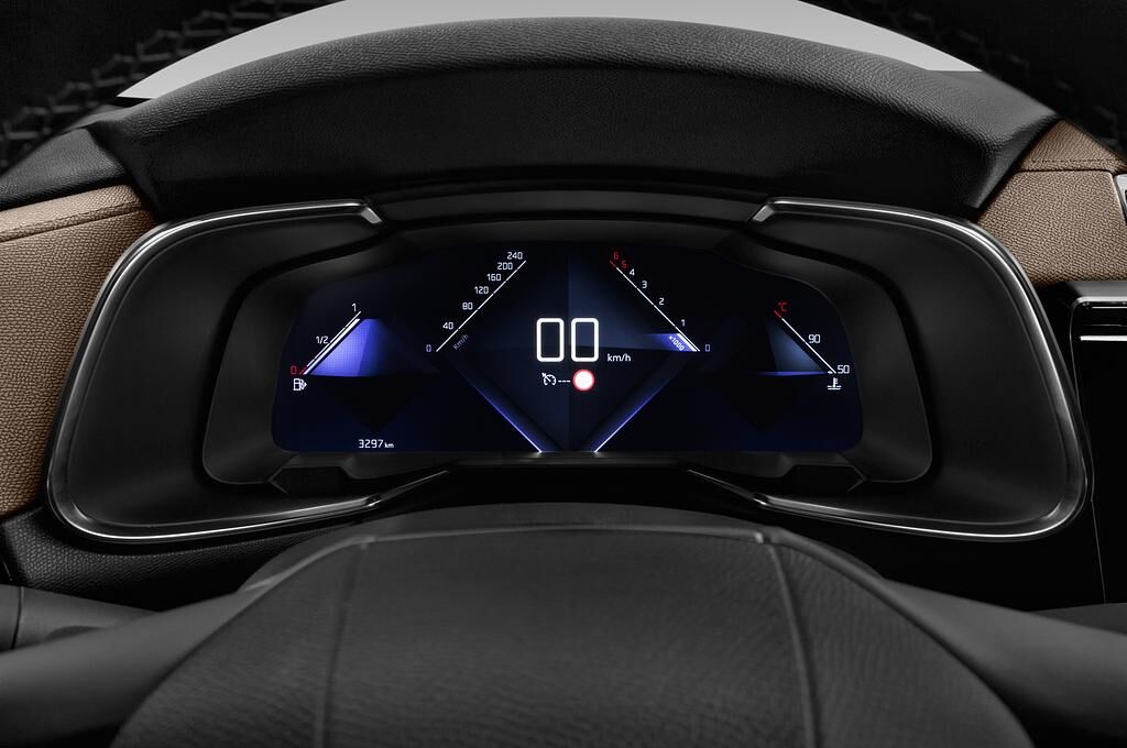 DS DS7 Crossback (Baujahr 2018) Be Chic 5 Türen Tacho und Fahrerinstrumente