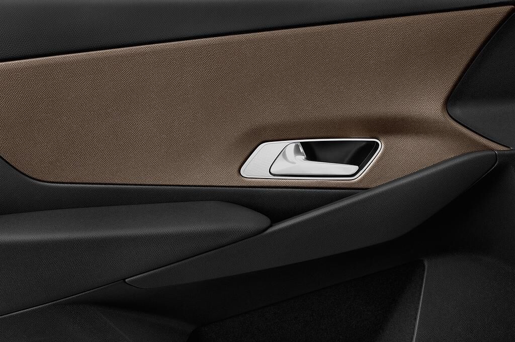 DS DS7 Crossback (Baujahr 2018) Be Chic 5 Türen Bedienungselemente Tür