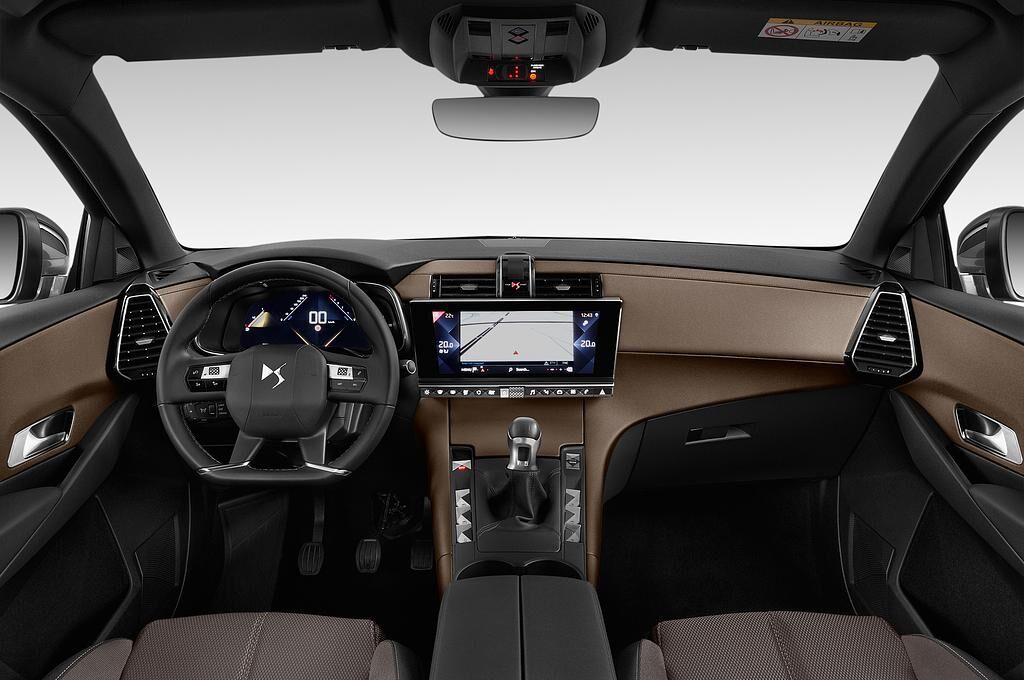 DS DS7 Crossback (Baujahr 2018) Be Chic 5 Türen Cockpit und Innenraum