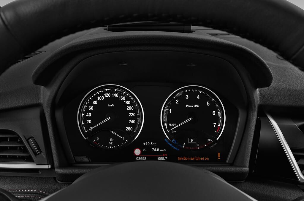 BMW 2 Series Gran Tourer (Baujahr 2018) Luxury Line 5 Türen Tacho und Fahrerinstrumente