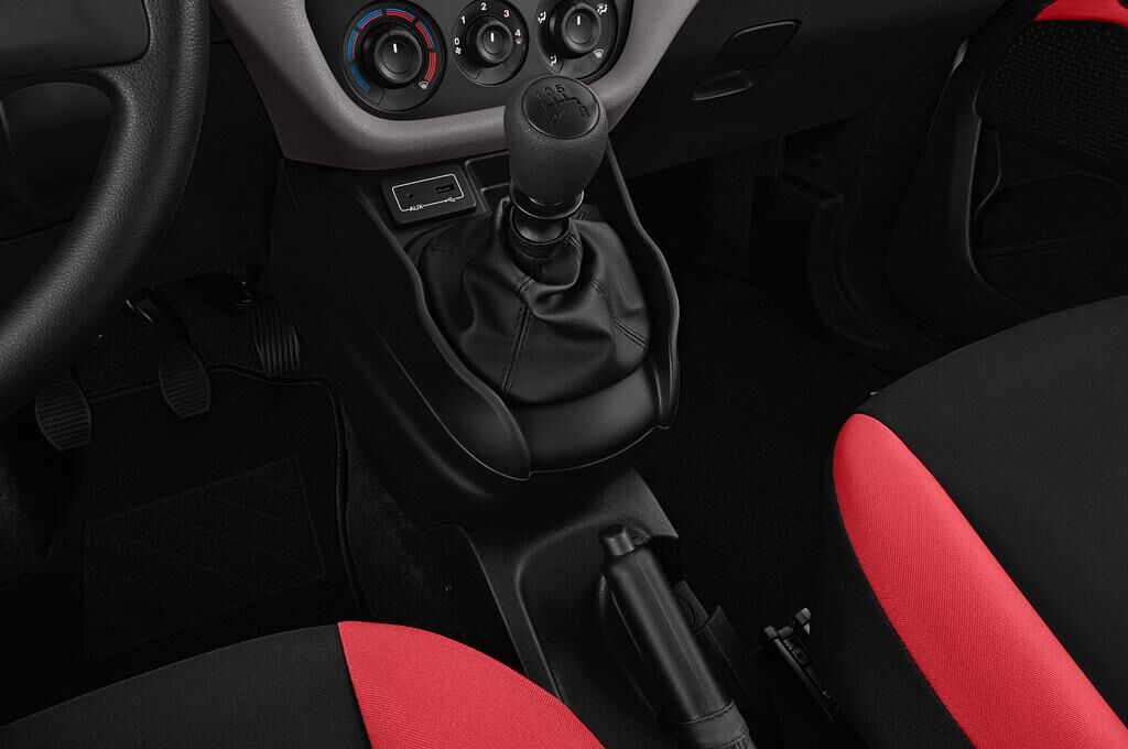 FIAT Doblo (Baujahr 2018) Lounge 5 Türen Schalthebel