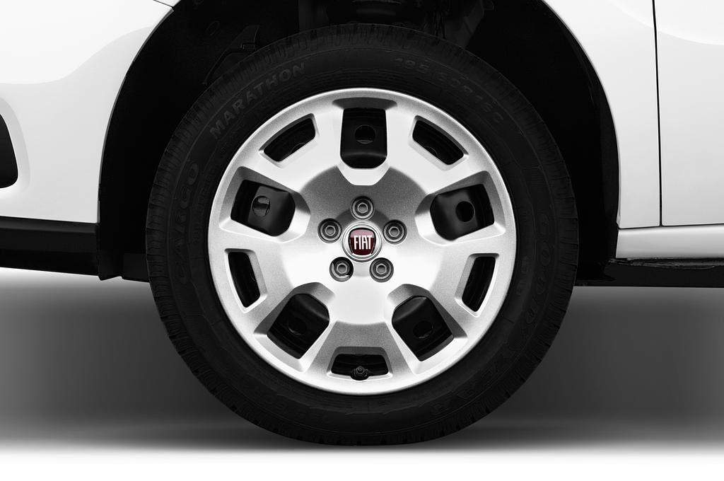 FIAT Doblo (Baujahr 2018) Lounge 5 Türen Reifen und Felge