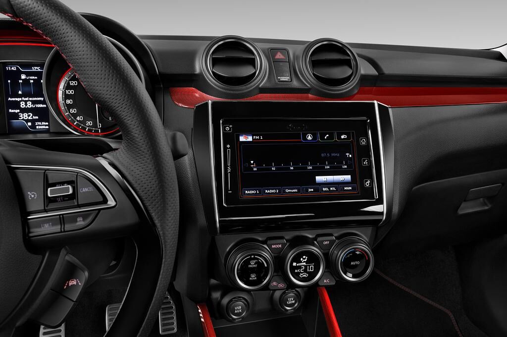 Suzuki Swift Sport (Baujahr 2018) Base 5 Türen Radio und Infotainmentsystem