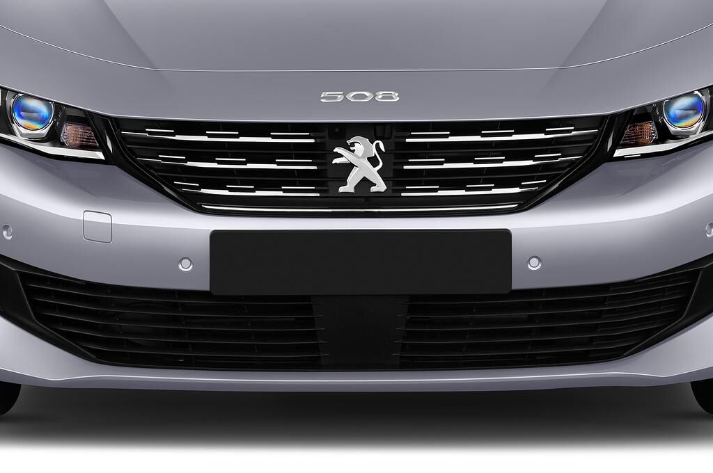 Peugeot 508 (Baujahr 2018) Allure 5 Türen Kühlergrill und Scheinwerfer