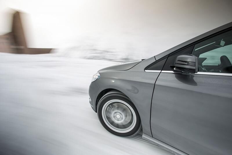 In den Kurven ist Mercedes-Benz B220 4matic agiler als die konventionell angetriebenen Versionen