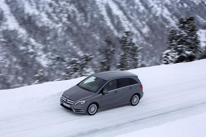 Der Mercedes-Benz B220 4matic kostet 33.230,75 Euro