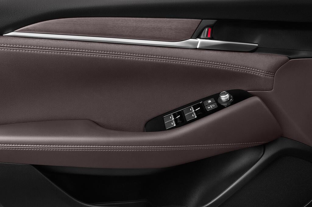 Mazda Mazda6 (Baujahr 2018) Sports Line 4 Türen Bedienungselemente Tür