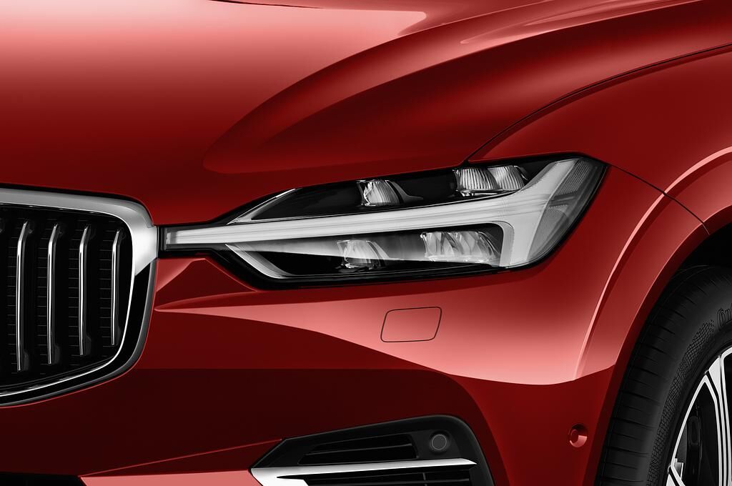 Volvo XC60 Plug-in Hybrid (Baujahr 2018) Inscription 5 Türen Scheinwerfer
