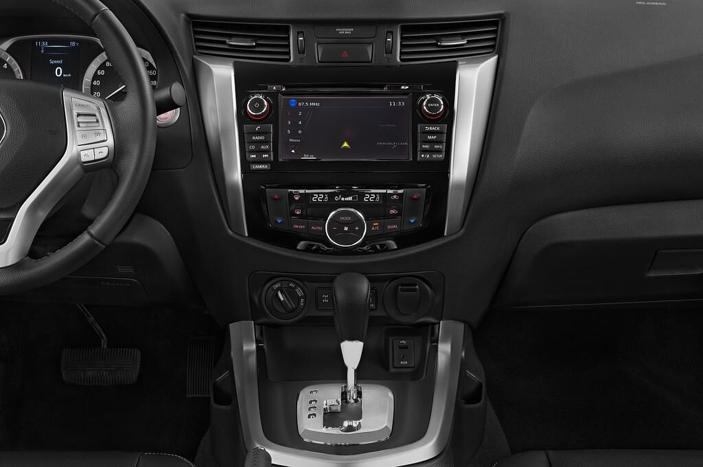 Renault Alaskan (Baujahr 2018) Intens 4 Türen Mittelkonsole