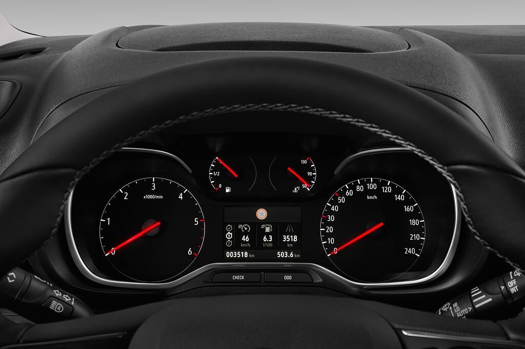 Opel Combo Life (Baujahr 2019) Innovation 5 Türen Tacho und Fahrerinstrumente