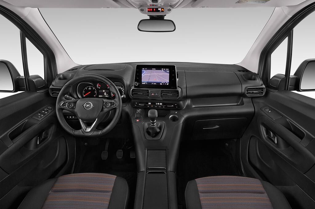 Opel Combo Life (Baujahr 2019) Innovation 5 Türen Cockpit und Innenraum