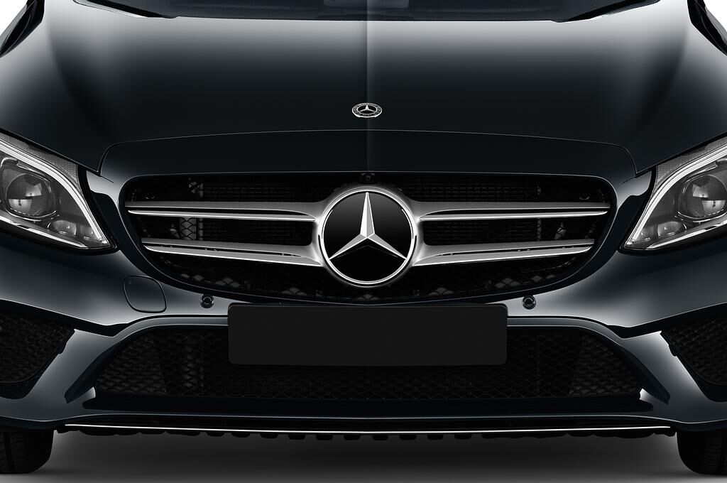 Mercedes C Class T-Modell (Baujahr 2019) Avantgarde 5 Türen Kühlergrill und Scheinwerfer