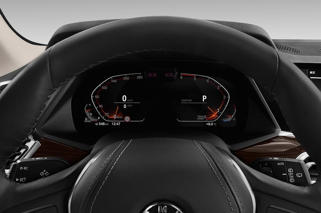 BMW X5 (Baujahr 2019) xLine 5 Türen Tacho und Fahrerinstrumente