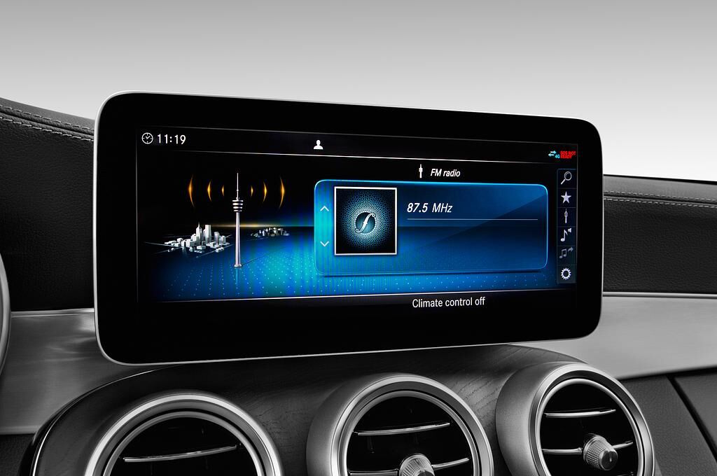 Mercedes C Class (Baujahr 2019) AMG Line 2 Türen Radio und Infotainmentsystem