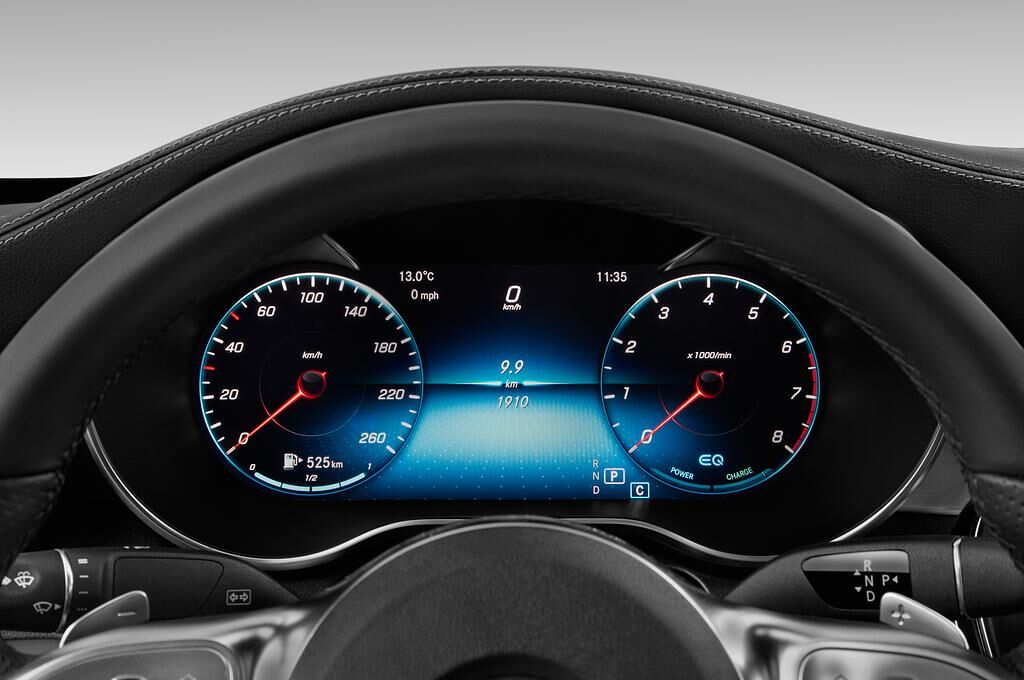 Mercedes C Class (Baujahr 2019) AMG Line 2 Türen Tacho und Fahrerinstrumente