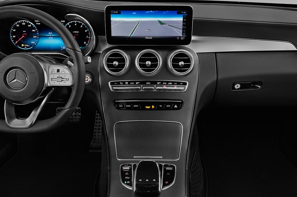 Mercedes C Class (Baujahr 2019) AMG Line 2 Türen Mittelkonsole