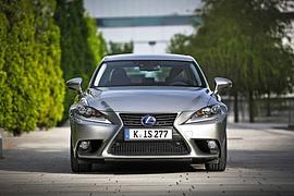 Euro NCAP Klassensieg für Lexus IS 300h