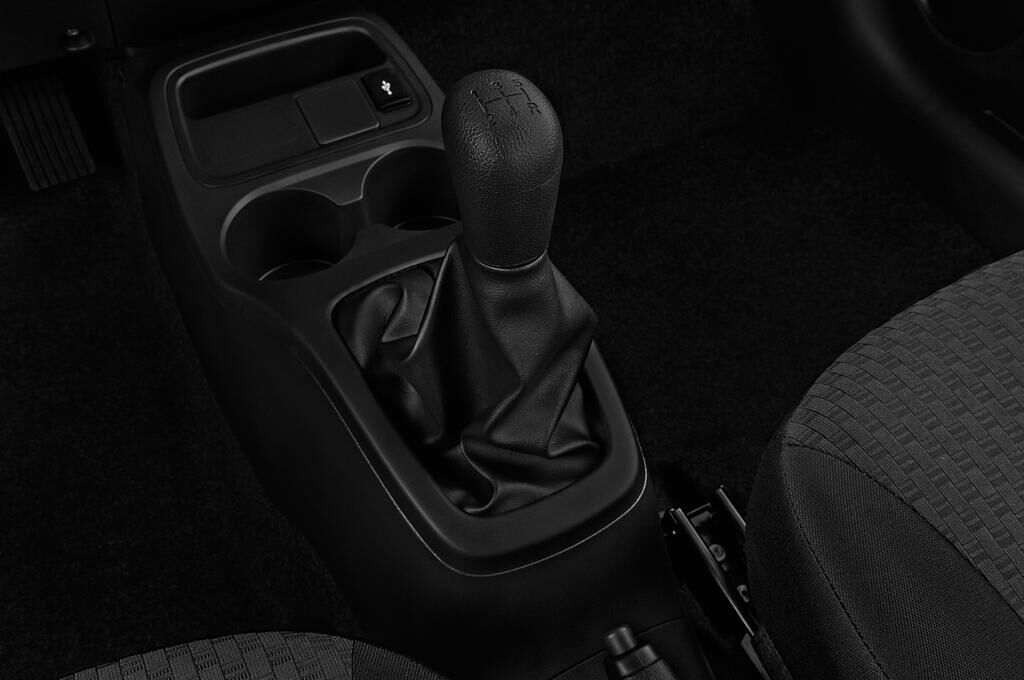 Mitsubishi Space Star (Baujahr 2019) Basis 5 Türen Schalthebel