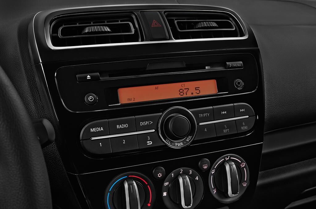 Mitsubishi Space Star (Baujahr 2019) Basis 5 Türen Radio und Infotainmentsystem