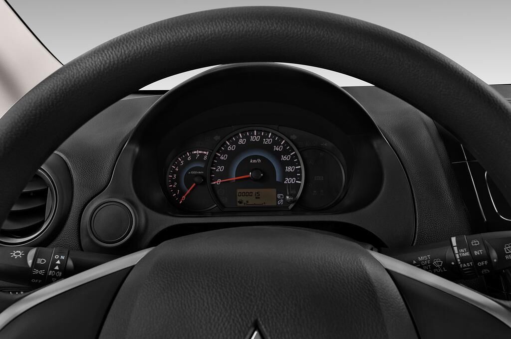 Mitsubishi Space Star (Baujahr 2019) Basis 5 Türen Tacho und Fahrerinstrumente