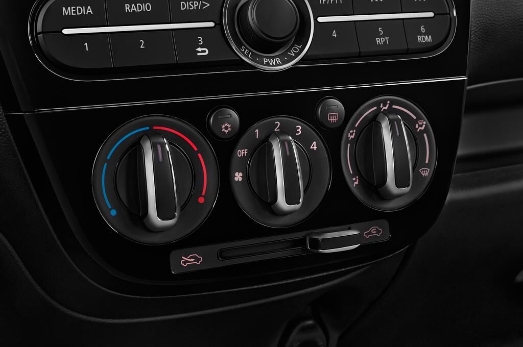 Mitsubishi Space Star (Baujahr 2019) Basis 5 Türen Temperatur und Klimaanlage