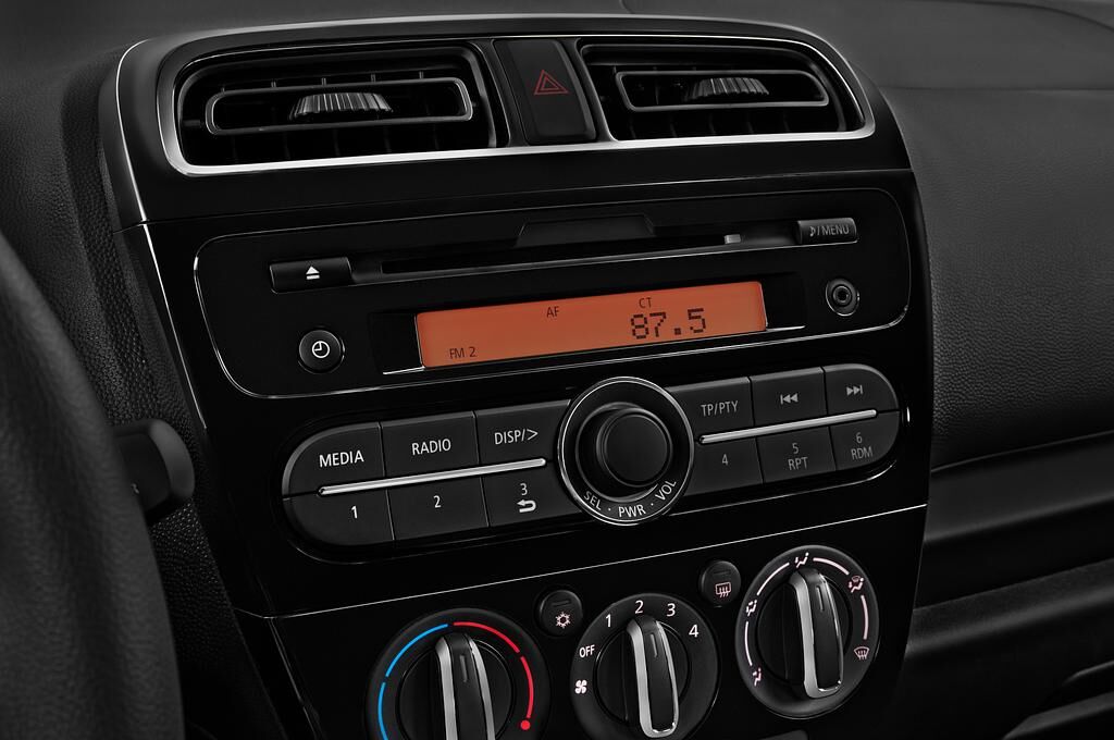 Mitsubishi Space Star (Baujahr 2019) Diamant Editionen 5 Türen Radio und Infotainmentsystem