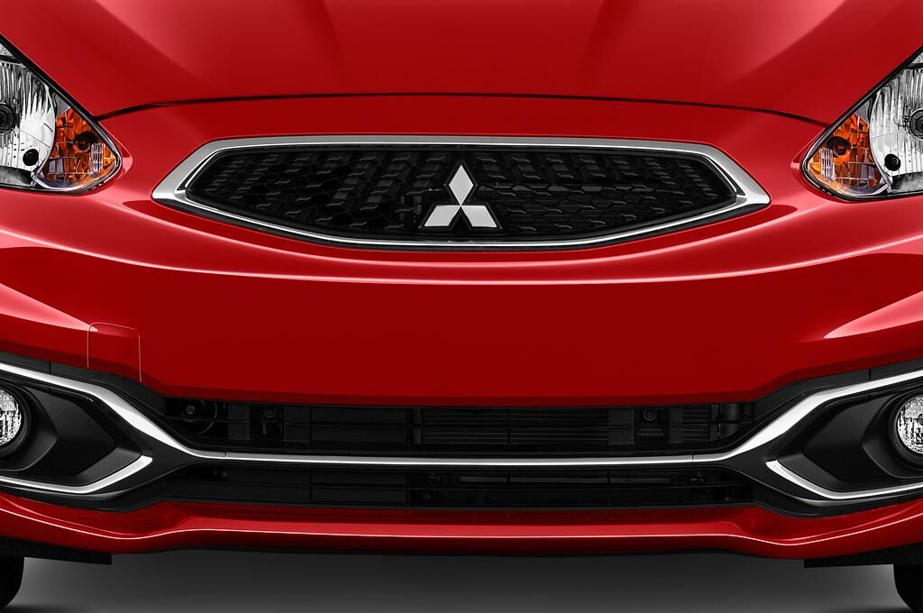 Mitsubishi Space Star (Baujahr 2019) Diamant Editionen 5 Türen Kühlergrill und Scheinwerfer