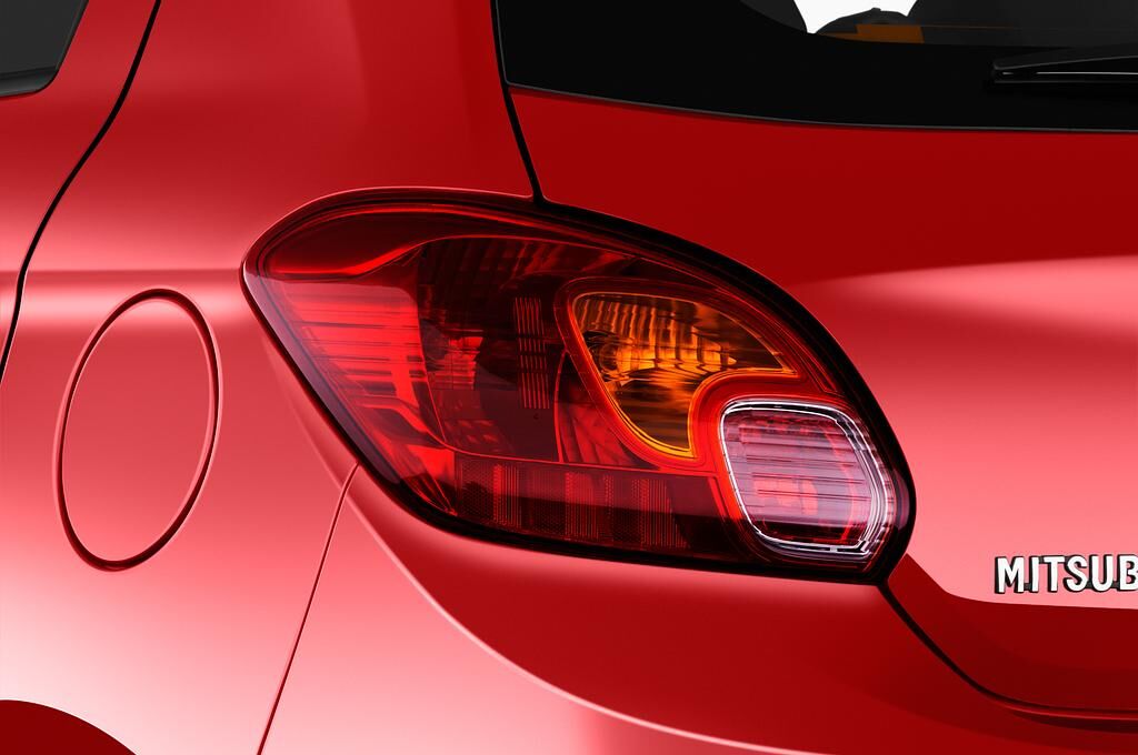Mitsubishi Space Star (Baujahr 2019) Diamant Editionen 5 Türen Rücklicht