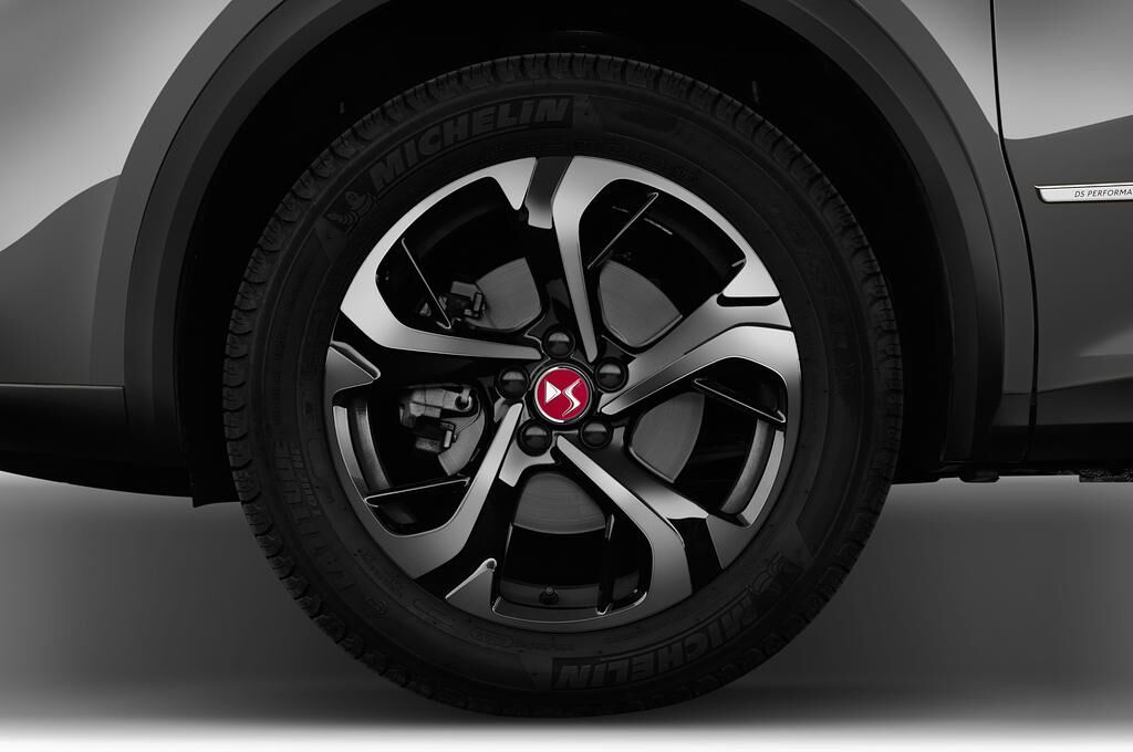 DS DS 7 Crossback (Baujahr 2019) Performance Line 5 Türen Reifen und Felge