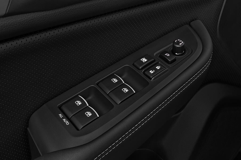 Subaru Outback (Baujahr 2019) Comfort 5 Türen Bedienungselemente Tür
