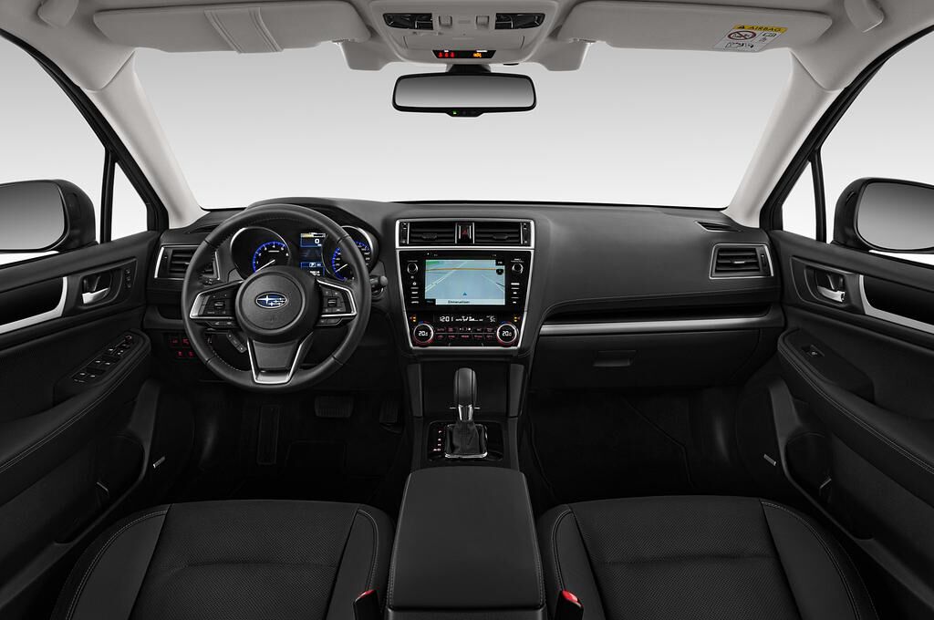 Subaru Outback (Baujahr 2019) Comfort 5 Türen Cockpit und Innenraum