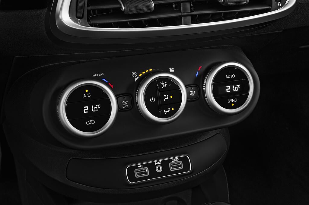 FIAT 500X (Baujahr 2019) Cross 5 Türen Temperatur und Klimaanlage