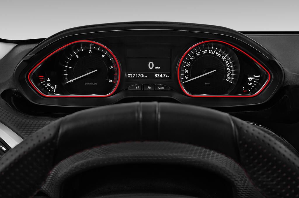 Peugeot 2008 (Baujahr 2019) GT Line 5 Türen Tacho und Fahrerinstrumente