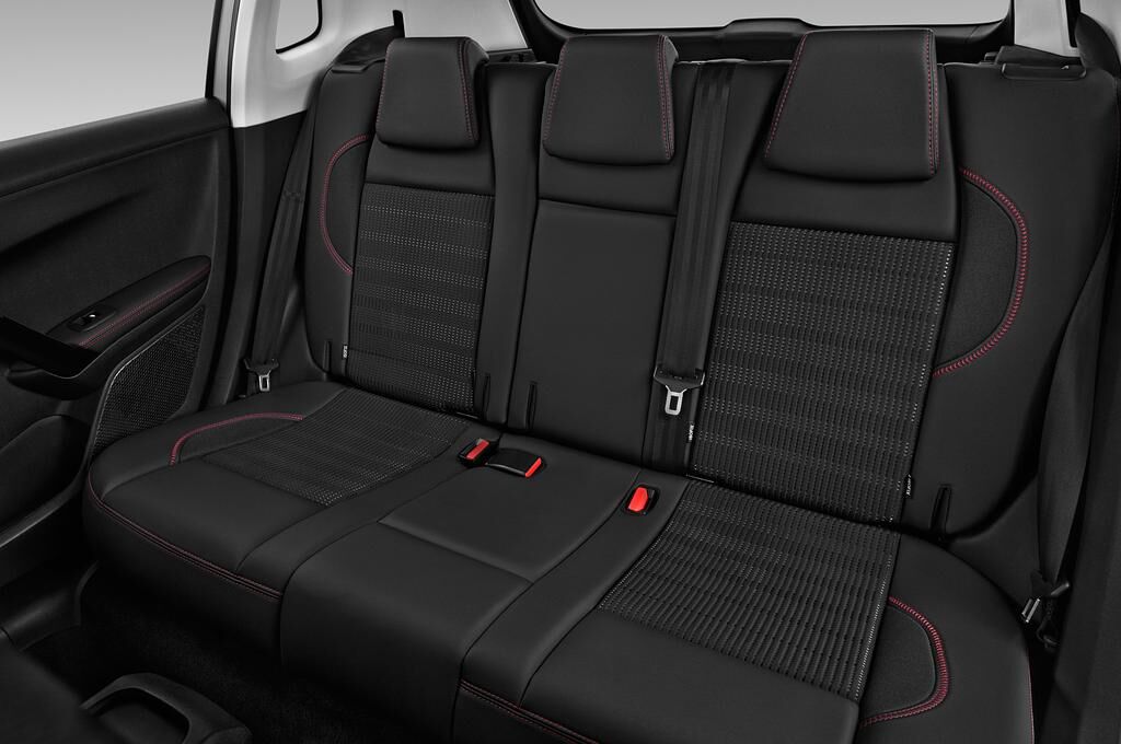 Peugeot 2008 (Baujahr 2019) GT Line 5 Türen Rücksitze