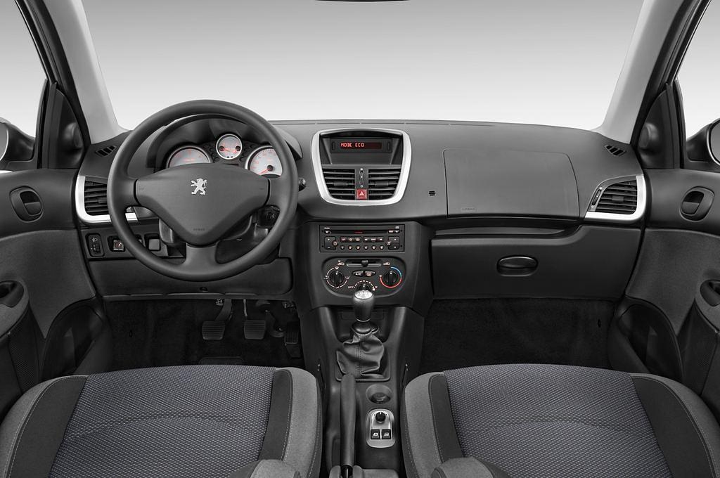 Peugeot 206+ (Baujahr 2009) - 3 Türen Cockpit und Innenraum