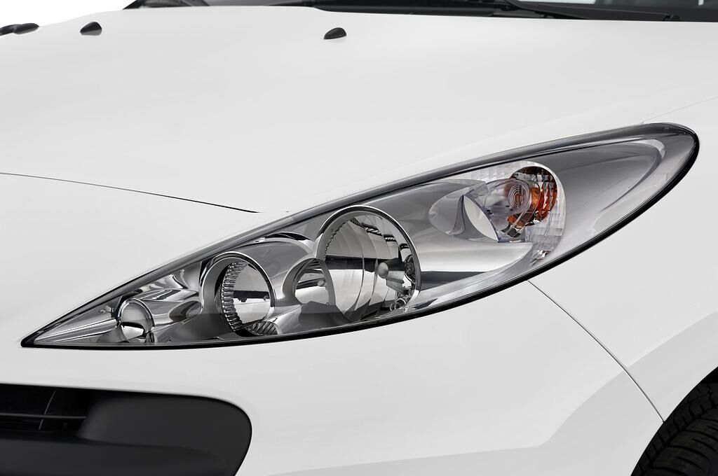 Peugeot 206+ (Baujahr 2010) - 5 Türen Scheinwerfer