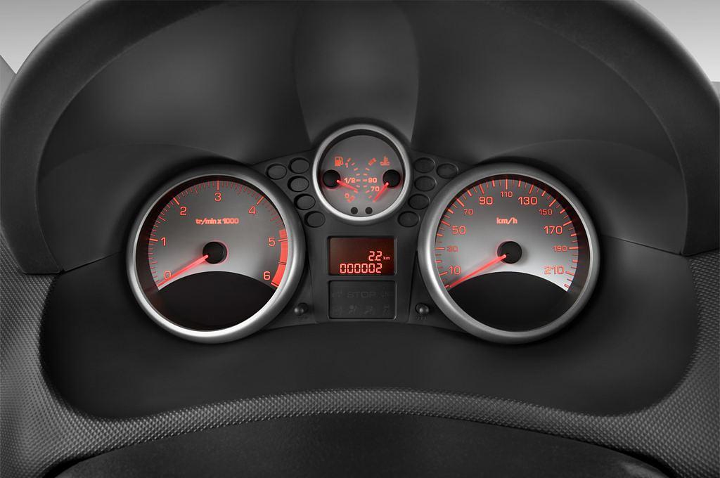Peugeot 206+ (Baujahr 2010) - 5 Türen Tacho und Fahrerinstrumente