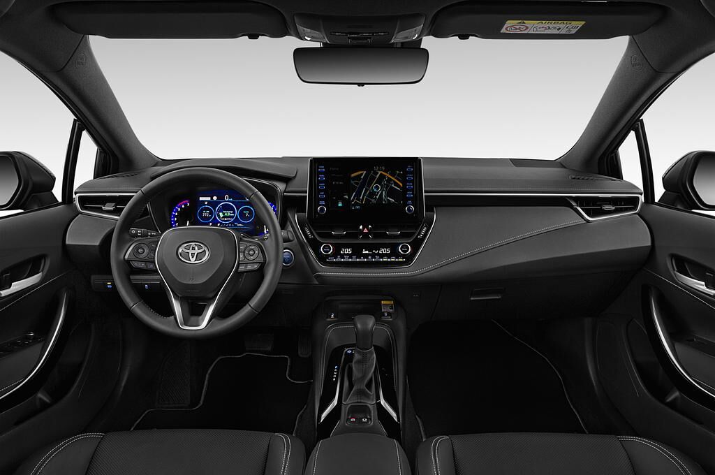 Toyota Corolla (Baujahr 2019) Hybrid Lounge 5 Türen Cockpit und Innenraum